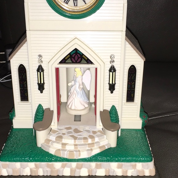 **SOLD**Avon Gift Collection adjectives Inspirational Chapel - Picture 3 of 6